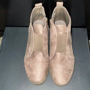 Suede platform Ankle Boots by Bamboo